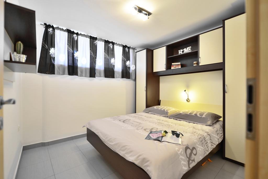 Aspalathos Dream Apartment Split Room photo